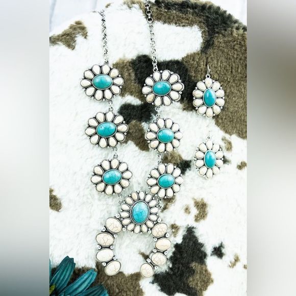 Turquoise and White CLAUDEN SQUASH BLOSSOM NECKLACE AND EARRING SET - Picture 8 of 8